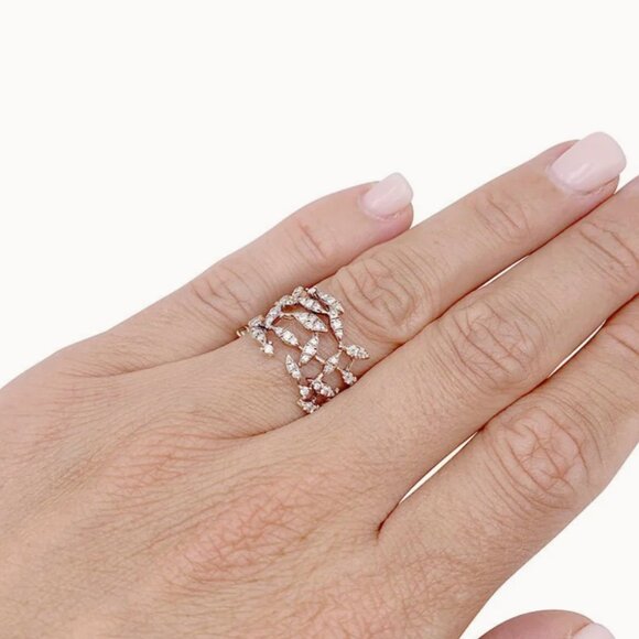 H.Stern ring “Nature” Gold Ring with brilliant cut diamonds, Size 6 $3000 - Picture 6 of 7